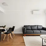 Stylish,2Br With Private Patio Near Sydney Icons