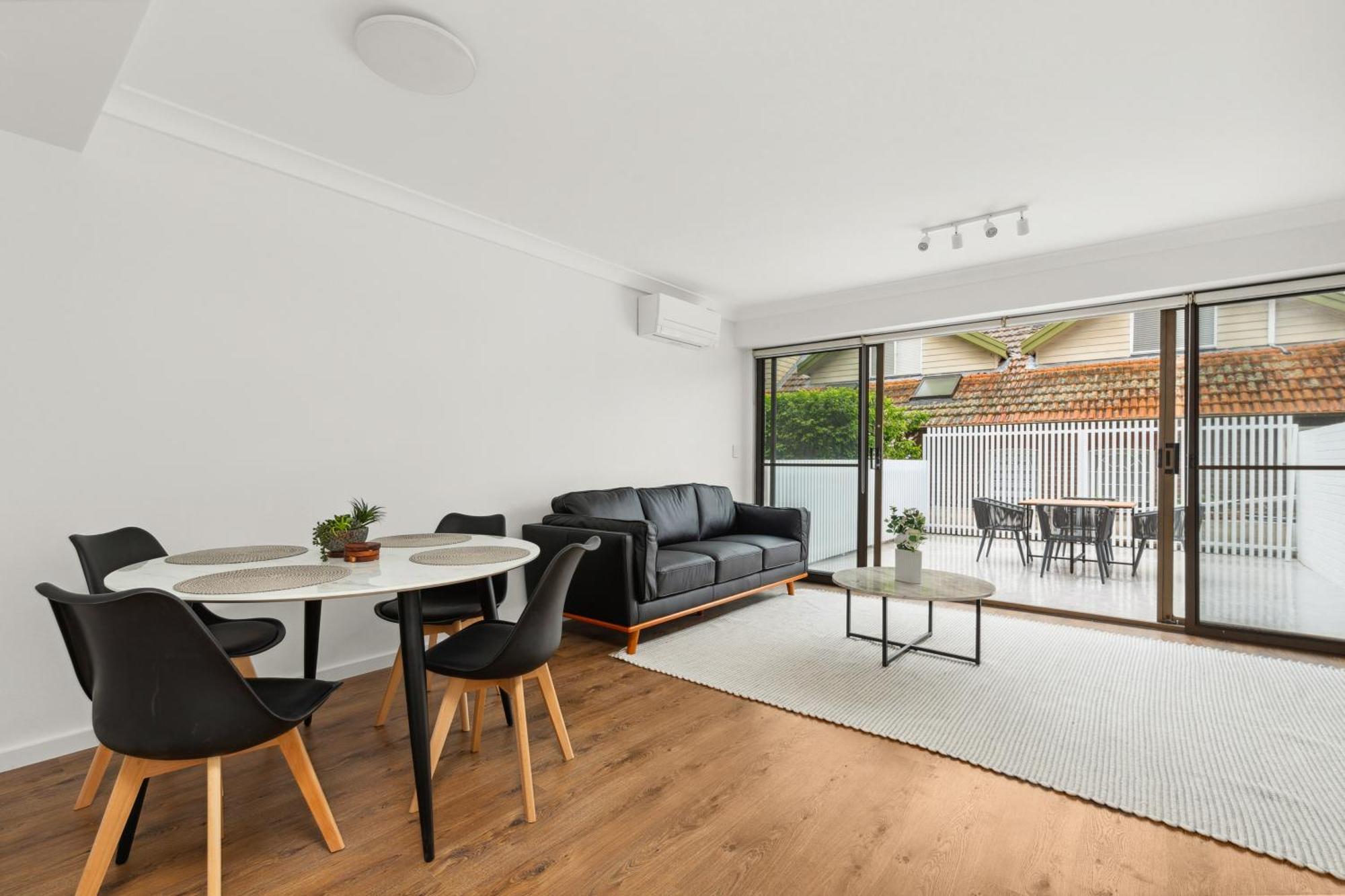 Stylish,2br With Private Patio Near Icons Apartment Sydney