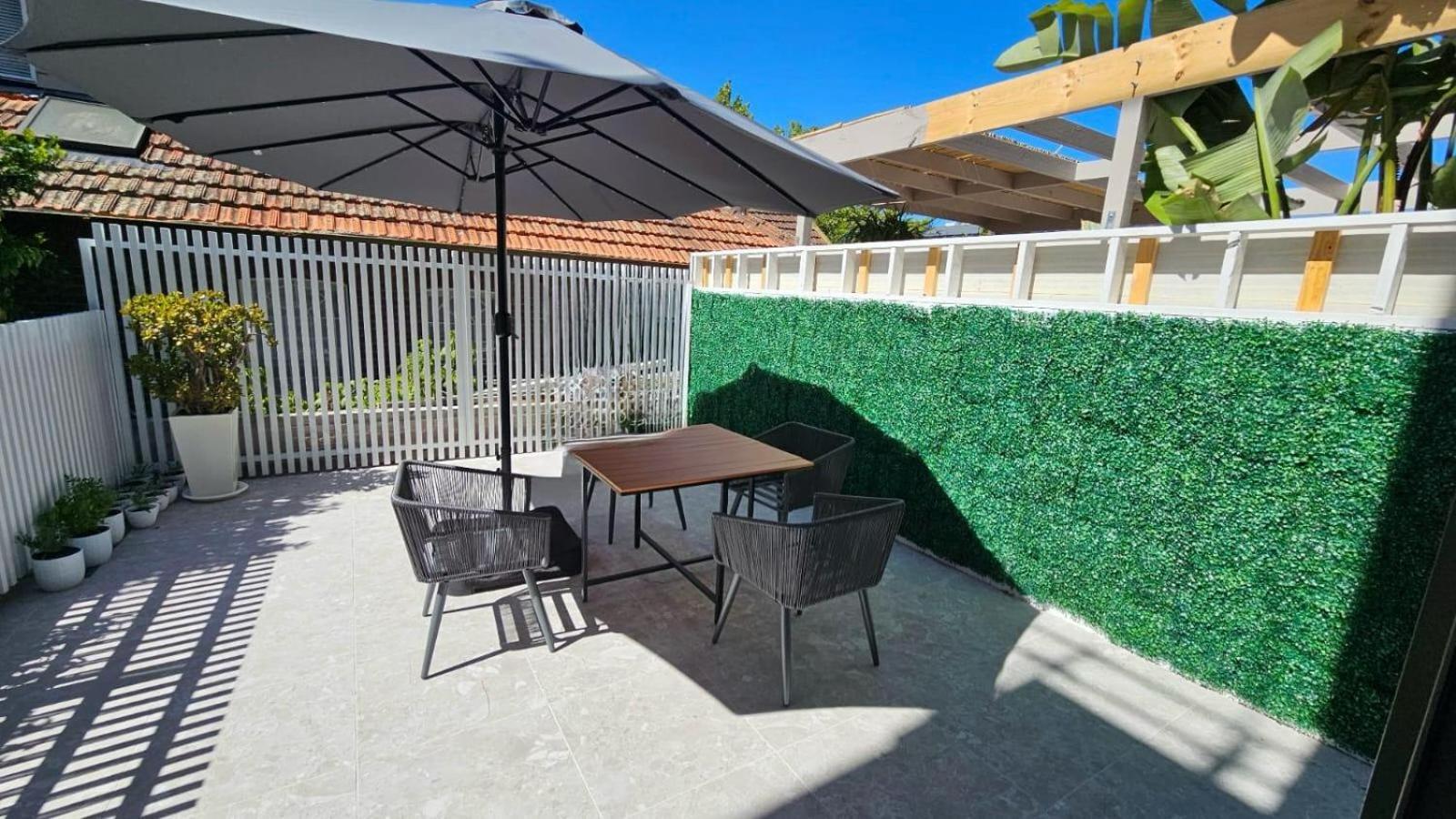 Stylish,2br With Private Patio Near Icons Apartment Sydney